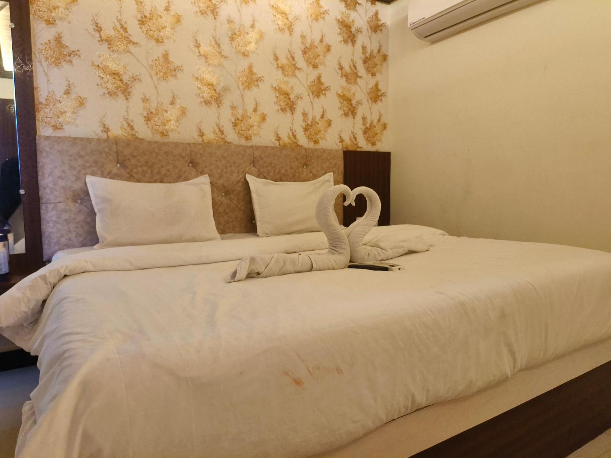 Hotel Jain Shree Ujjain Esterno foto